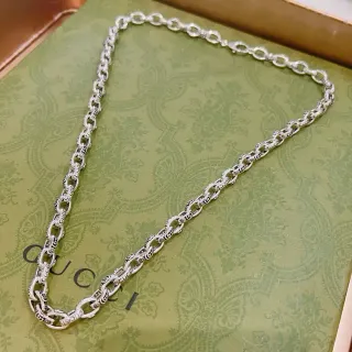 Gucci سلسلة فضية Interlocking G-Logo نقش لينكس بيضاوي نمط كرب
