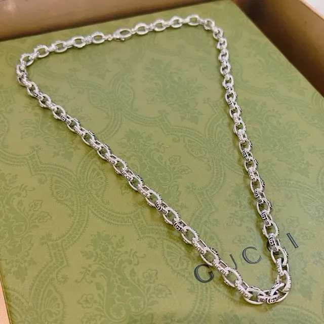 Gucci Silver Interlocking G-Logo Engraved Links Oval Curb-Style Chain Necklace 2
