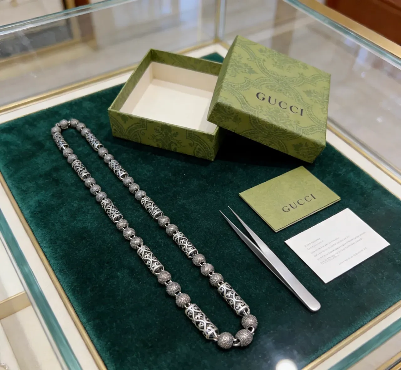 Colar Gucci com contas texturizadas e eslabões de filigrana de tom prateado 6