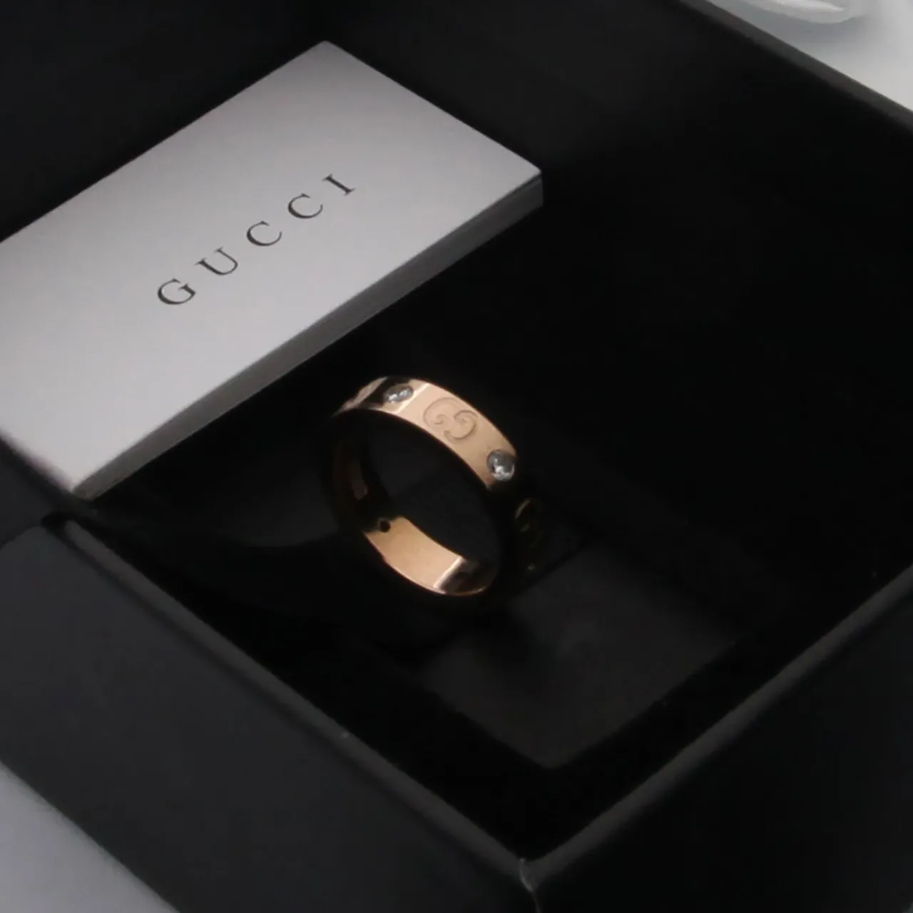 Gucci Silver White Flat Band Engraved Interlocking G Logo Ring 2