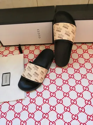 Gucci Slide काला और बेज Logo Strap Slippers 2