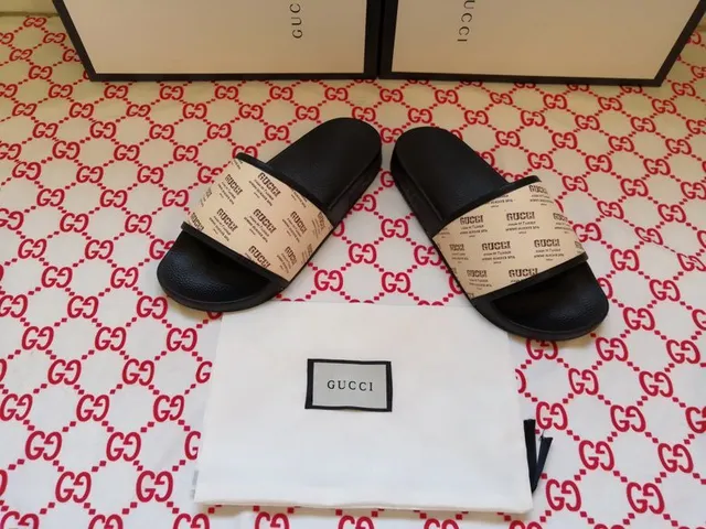 Gucci Slide काला और बेज Logo Strap Slippers 4