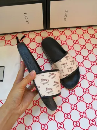 Gucci Slide काला और बेज Logo Strap Slippers 6