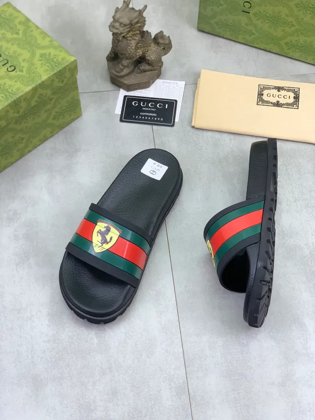 Gucci x Scuderia Ferrari 网状条纹凉拖鞋 4