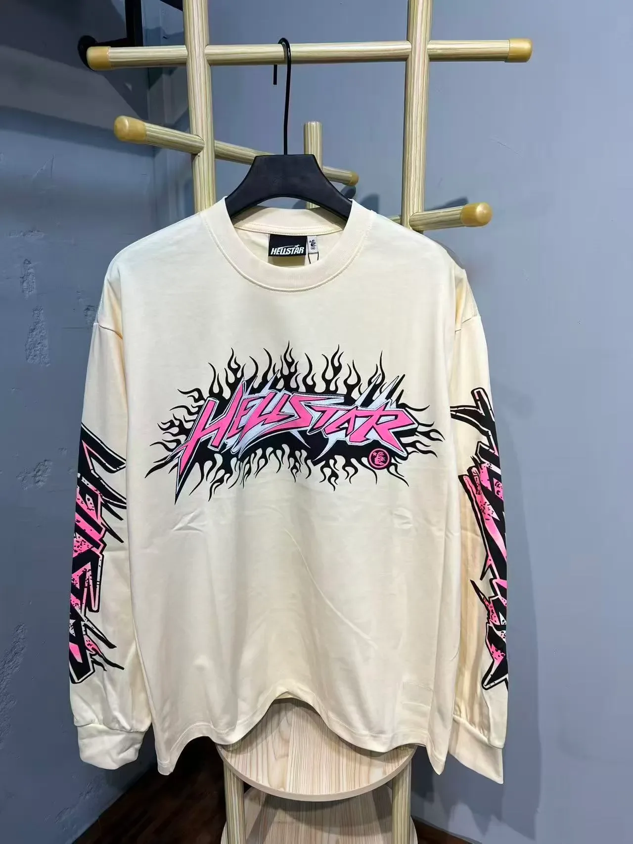 Camiseta Hellstar oversized de manga longa com estampa de chama 12