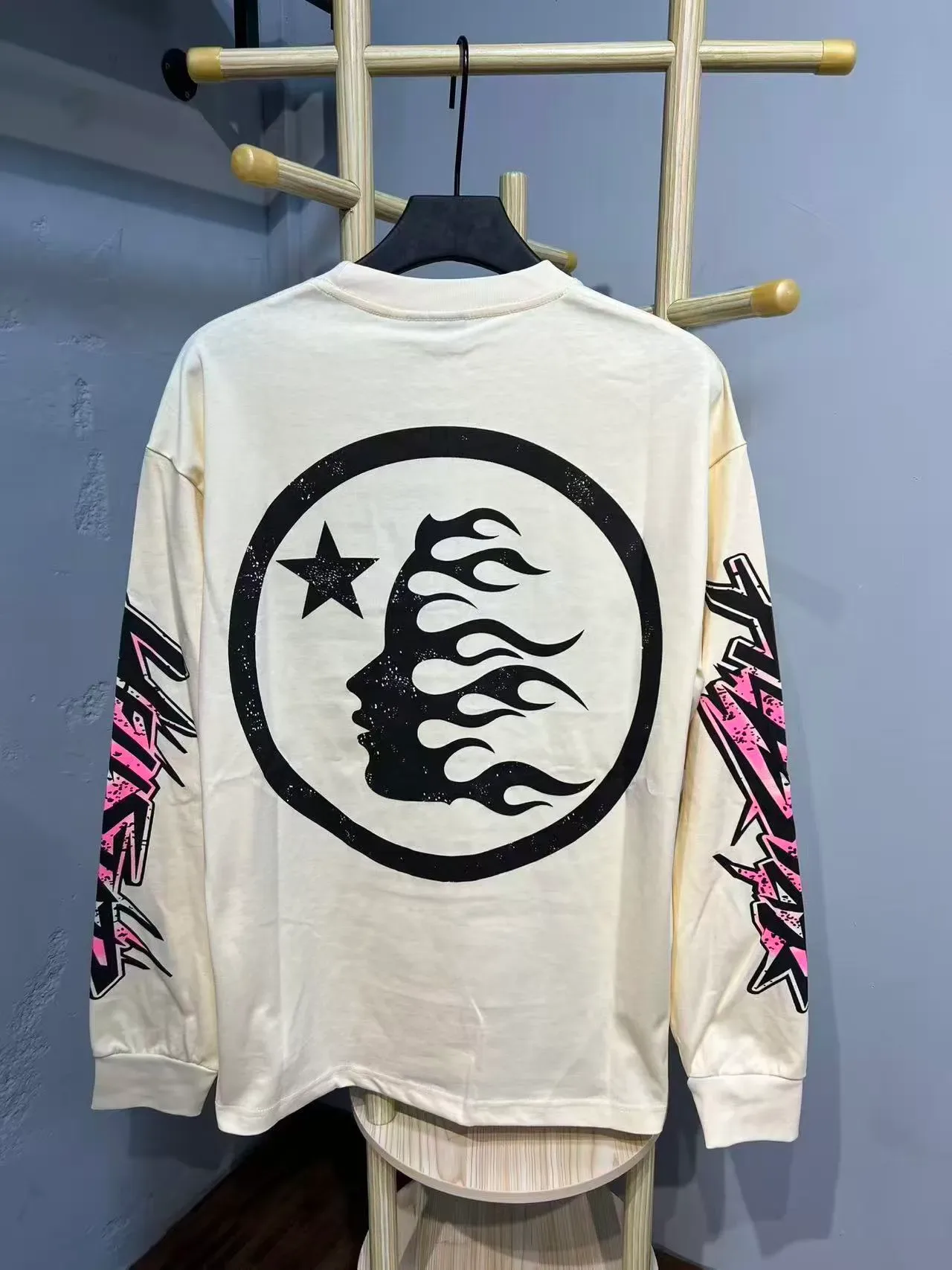 Camiseta Hellstar oversized de manga longa com estampa de chama 13