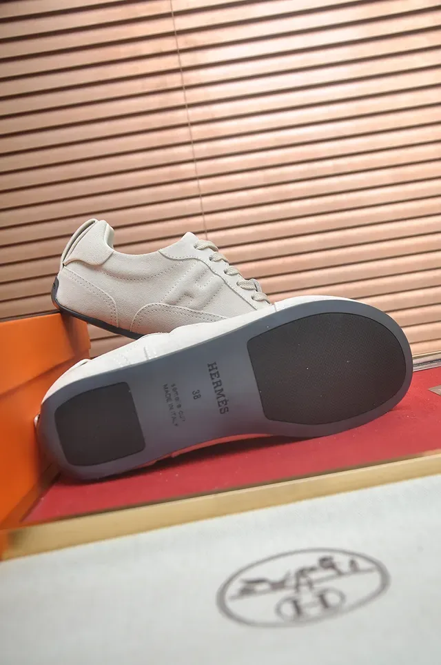 Hermès Beige Suede Low-Top Lifestyle Sneakers 3