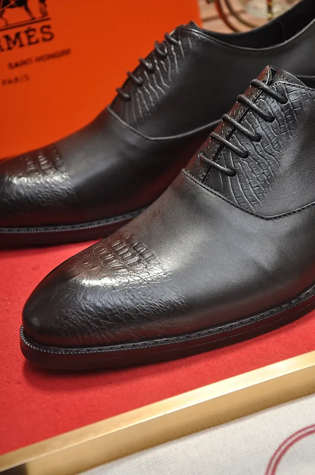 Hermès Sapatos Oxford com embossagem de crocodilo preto e cap toe 3