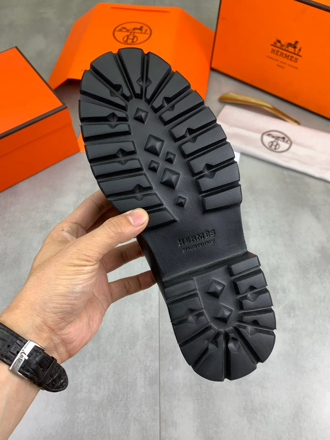 Hermès Noir Argenté Cuir Texturé avec Sangle à Franges et Pompons Mocassin 4