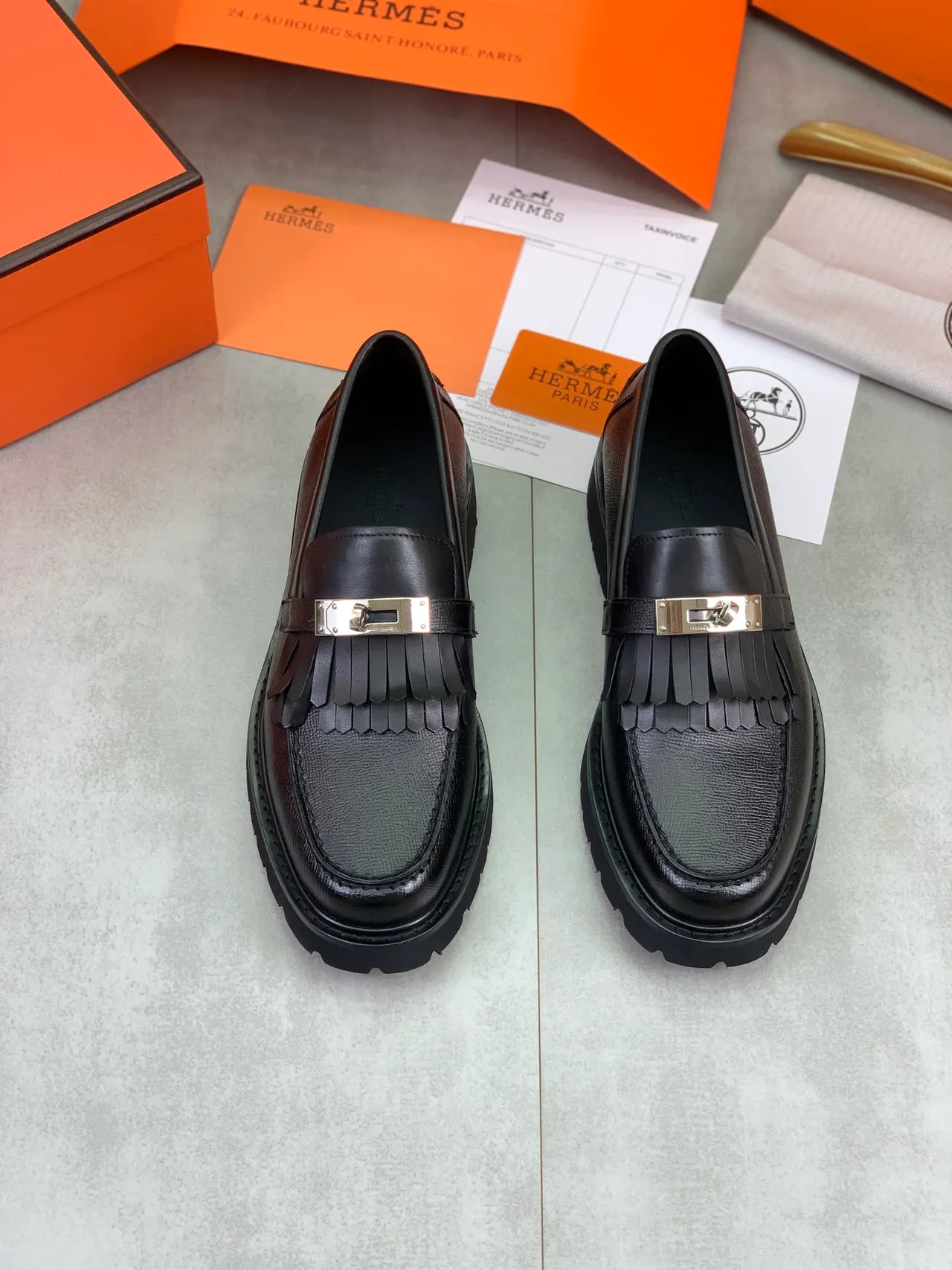 Hermès Noir Argenté Cuir Texturé avec Sangle à Franges et Pompons Mocassin 5