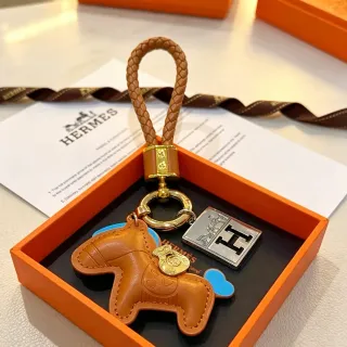 Hermès Brown Gold Braided Leather Loop Stitched Horse-Shaped Charm Crossbody Bag