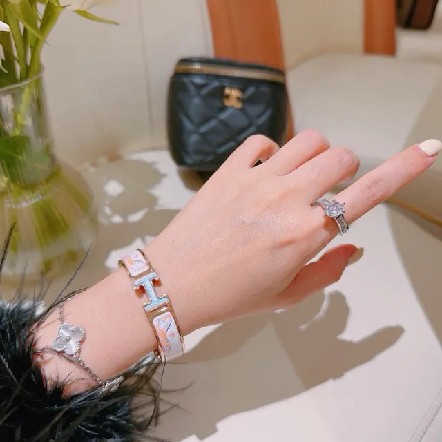 Hermès Clic H Motif cheval émaillé Gold-Tone bracelet 2
