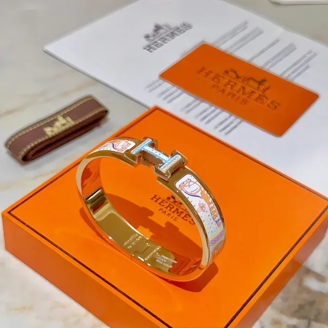 Hermès Clic H Motif cheval émaillé Gold-Tone bracelet 3