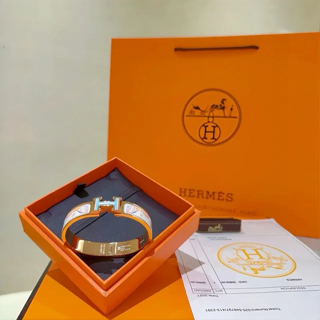 Hermès Clic H Motif cheval émaillé Gold-Tone bracelet 4