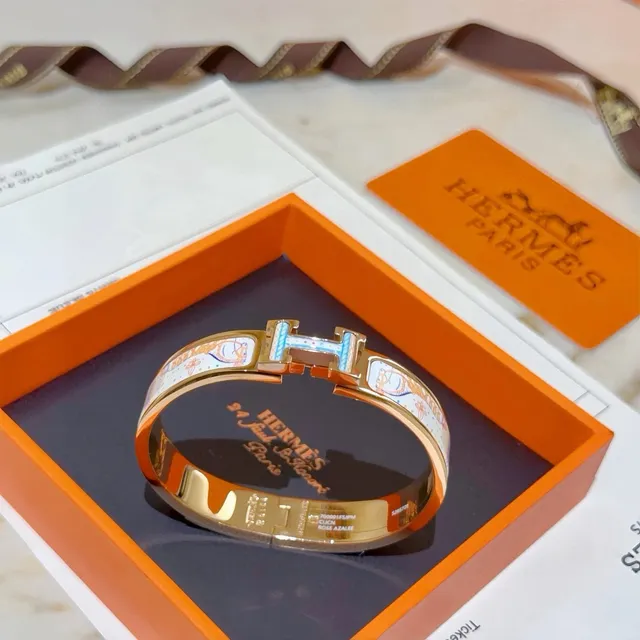 Hermès Clic H Motif cheval émaillé Gold-Tone bracelet 6
