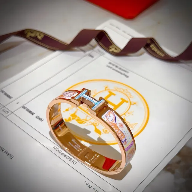 Hermès Clic H Motif cheval émaillé Gold-Tone bracelet 7
