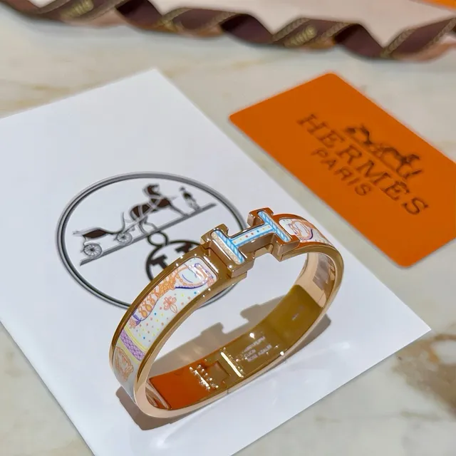 Hermès Clic H Motif cheval émaillé Gold-Tone bracelet 9