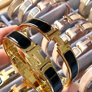 Hermès Clic H Bracelet en or noir avec incrustation d'émail