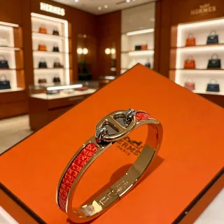 Hermès Constance bracelet cuir rouge motif métal doré bracelet