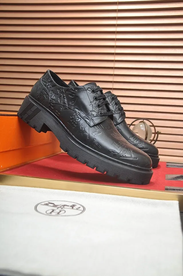 Hermès Sapatos Oxford de Couro Preto Embossado 3