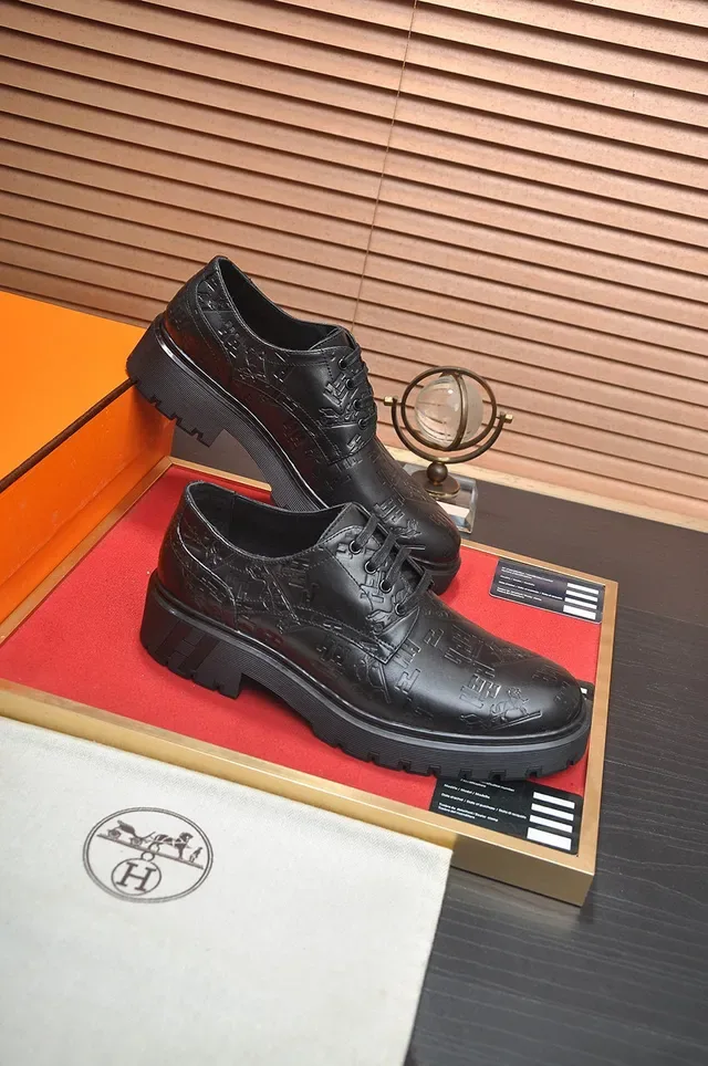 Hermès Sapatos Oxford de Couro Preto Embossado 6