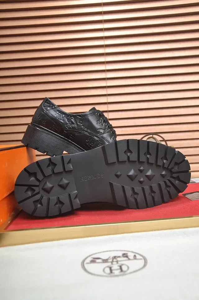 Hermès Sapatos Oxford de Couro Preto Embossado 7