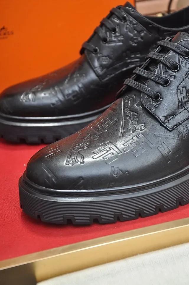 Hermès Sapatos Oxford de Couro Preto Embossado 8