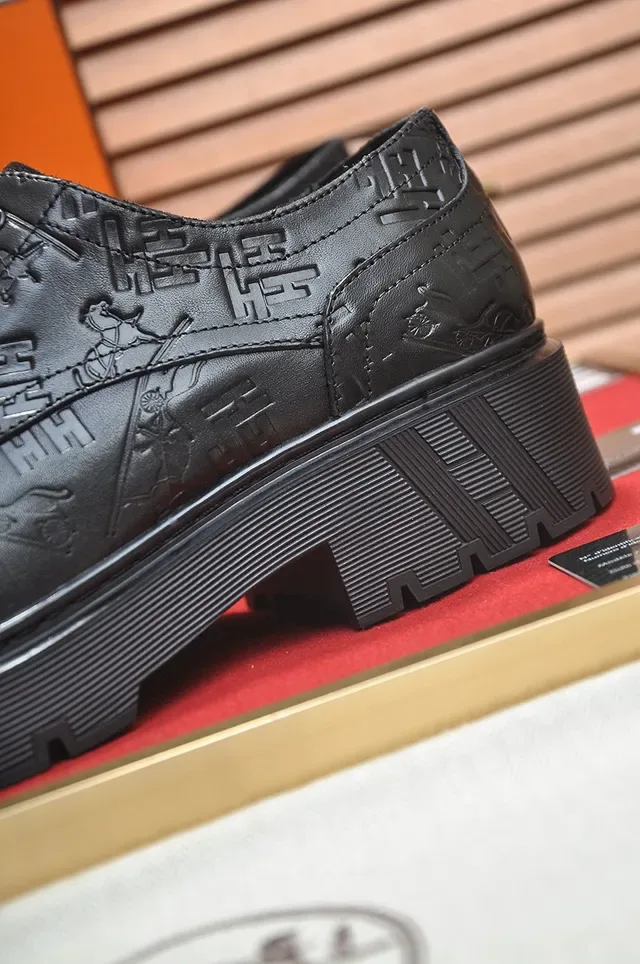 Hermès Sapatos Oxford de Couro Preto Embossado 9