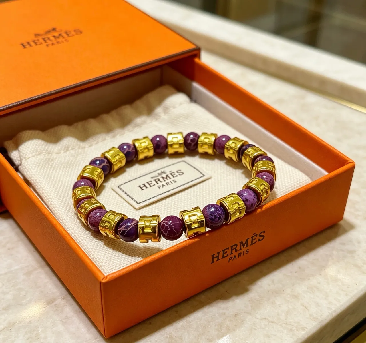 Hermès H-Motif Bracelet à perles en pierre violette et doré 6
