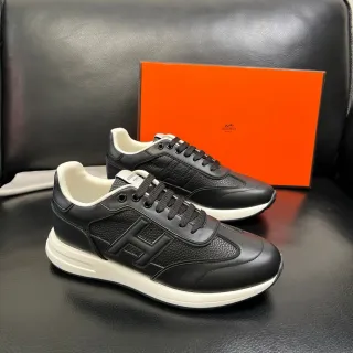 Zapatillas lifestyle Hermès H-Run en blanco y negro