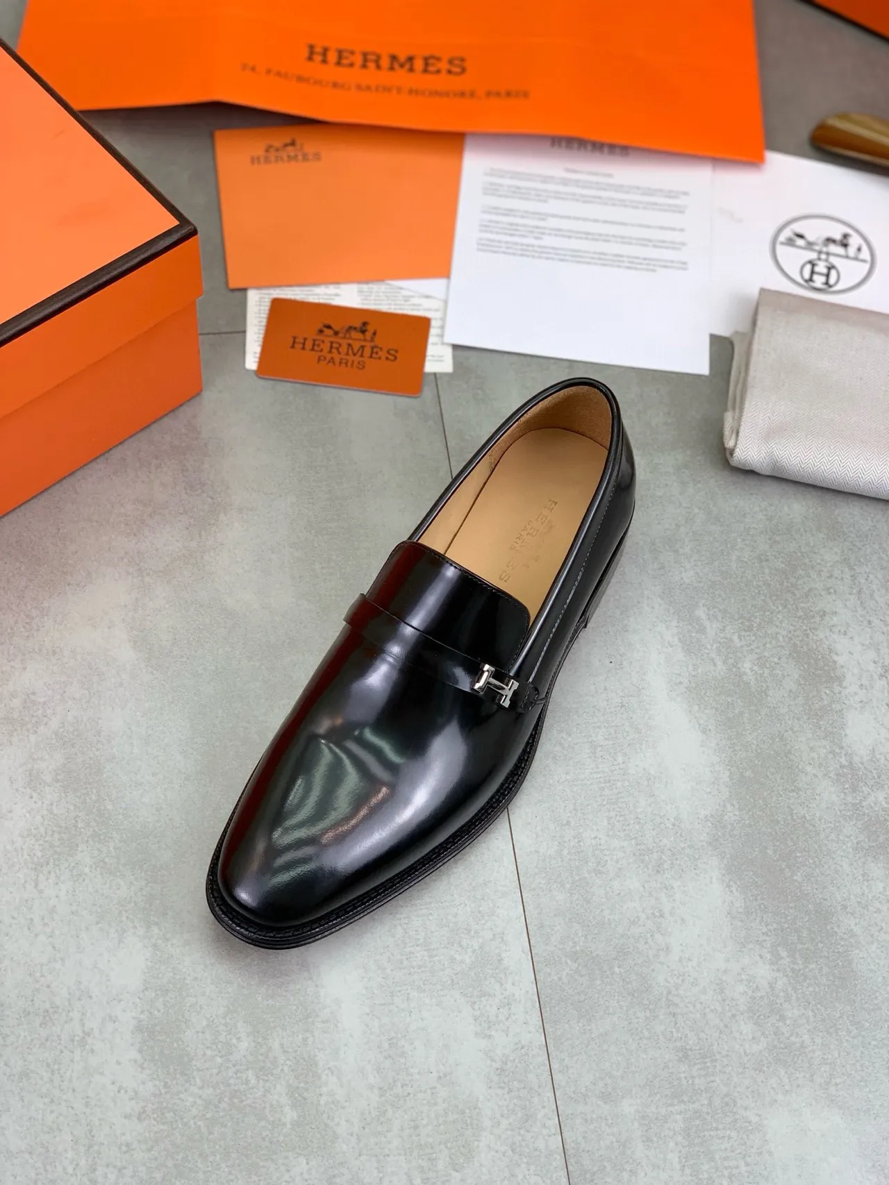 Hermès Oran Cuir verni noir H-Buckle loafers 4