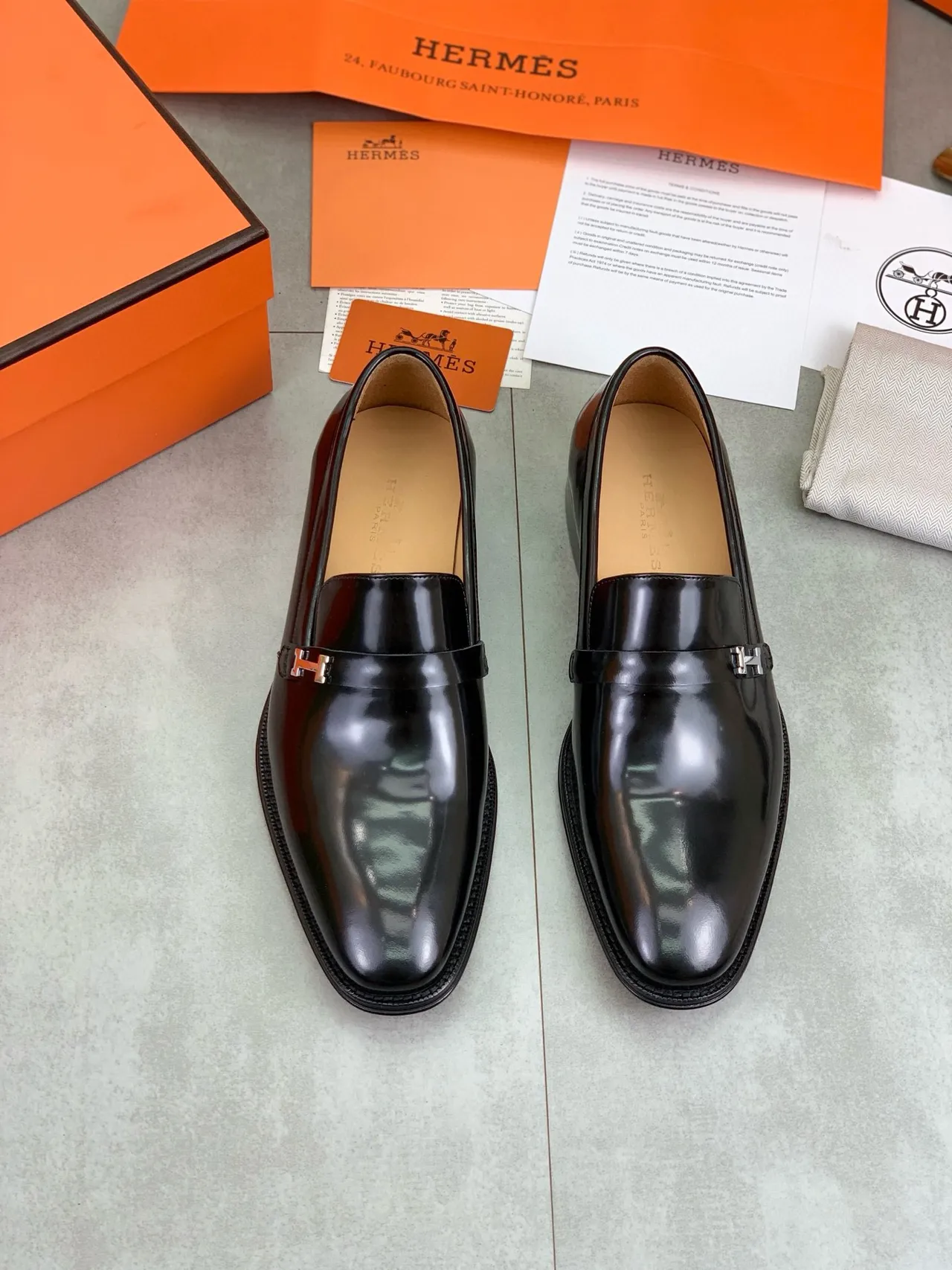 Hermès Oran Cuir verni noir H-Buckle loafers 5