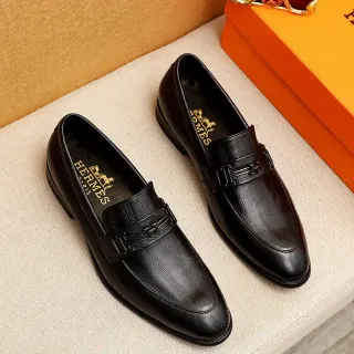 Loafers Hermès Oran de cuero texturizado negro con hebilla H