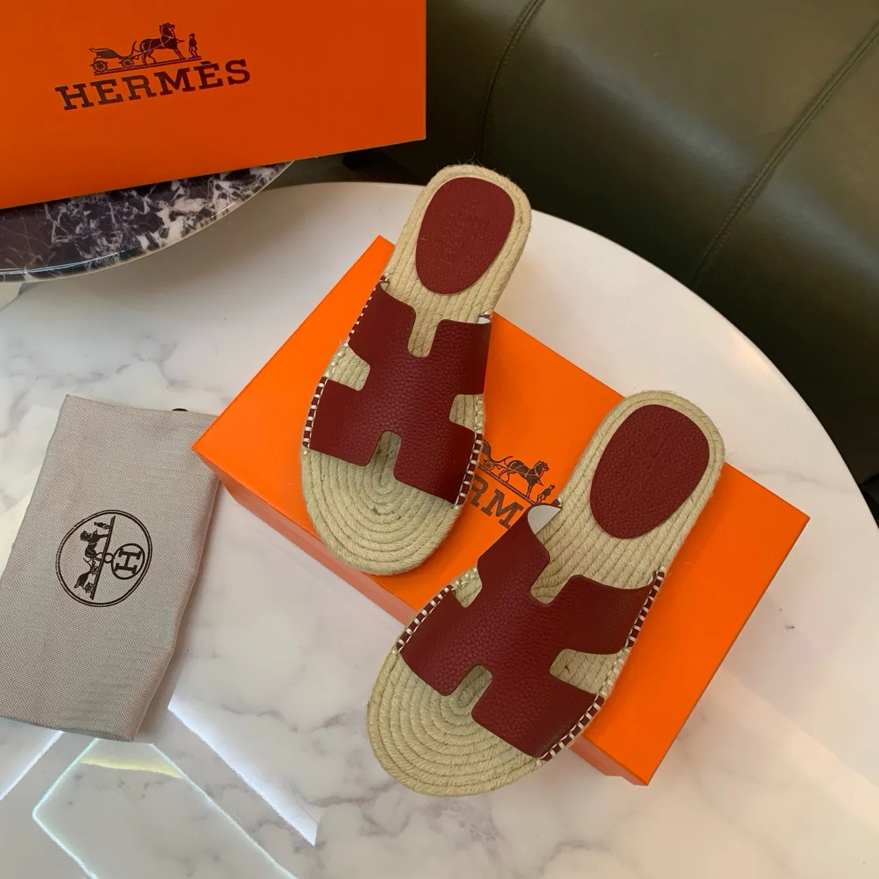 Hermès Oran Chaussons en Cuir et Jute Bordeaux 2