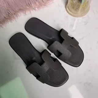 Hermès Oran Gray Textured Leather Slippers