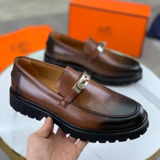 Hermès Oran Mocassim Marrom Preto Couro Polido Fecho Metal Turn-Lock Buckle