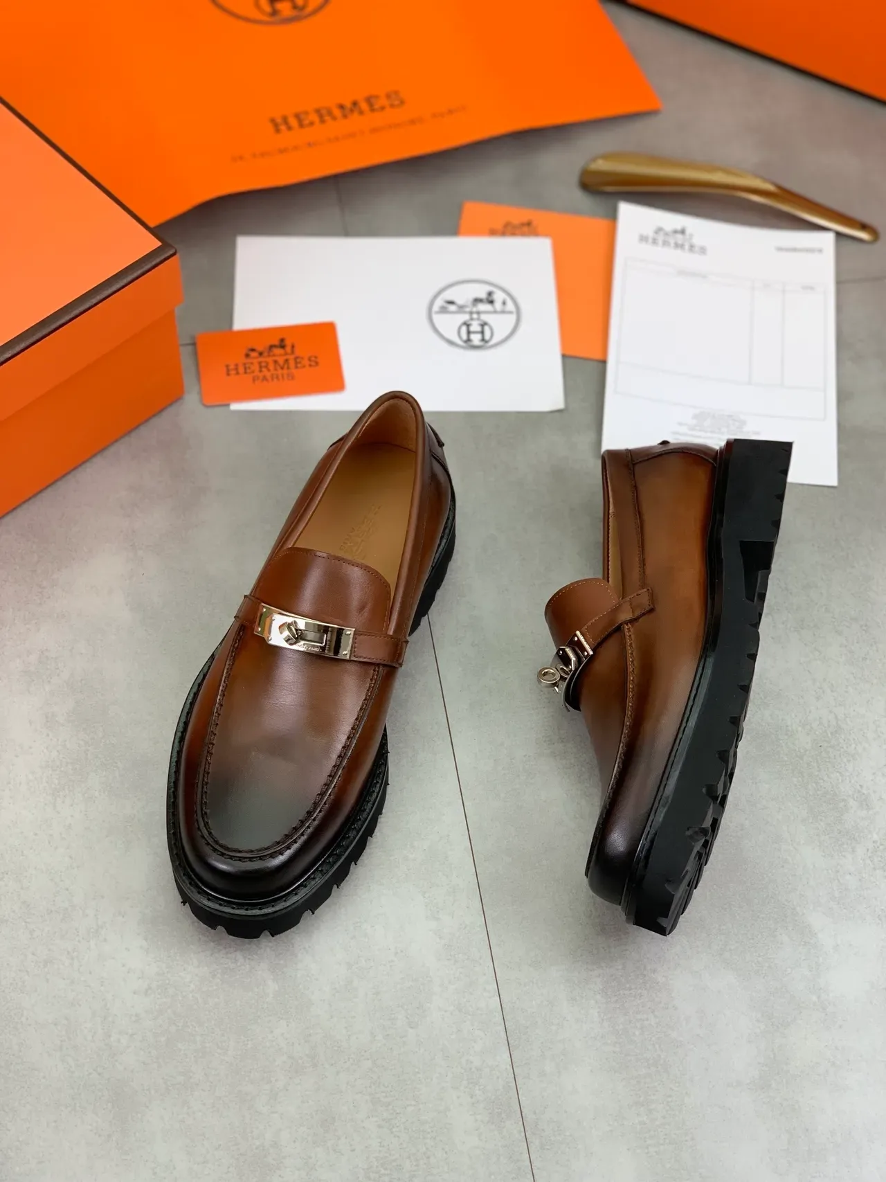 Hermès Oran Mocassin Marron Noir Cuir Poli Boucle-Turn-Lock 5
