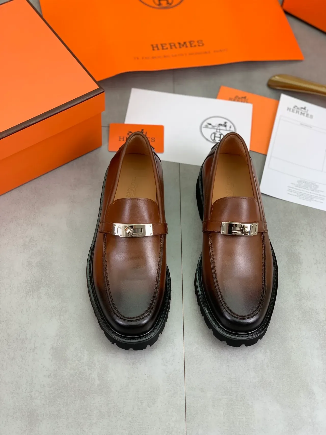 Hermès Oran Mocassin Marron Noir Cuir Poli Boucle-Turn-Lock 6