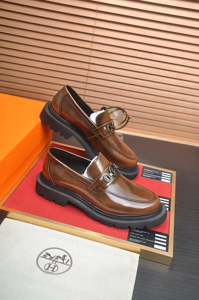 Hermès Oran Loafer Couro patentado polido marrom Mocassins slip-on 4