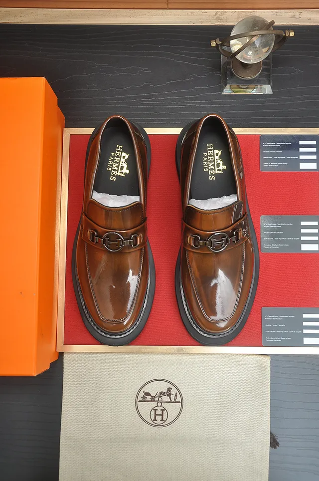 Hermès Oran Loafer Couro patentado polido marrom Mocassins slip-on 5