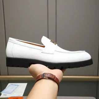 Hermès Oran Loafer Branco Couro Granulado Fivela Dourada Sola Chunky Loafer