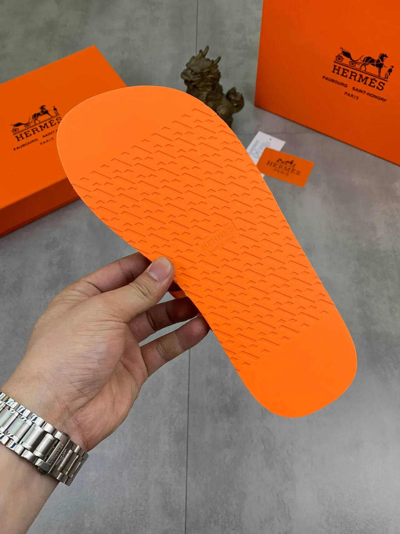 Hermès Oran Flip-Flop Orange Noir Semelle Caoutchouc Texturée 6