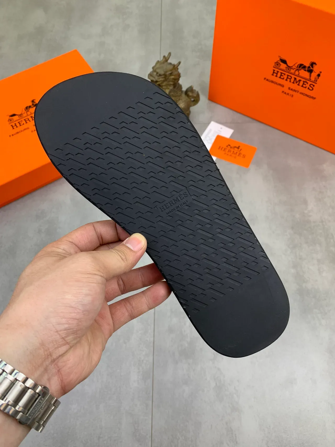 Hermès Oran Flip-Flop Orange Noir Semelle Caoutchouc Texturée 7