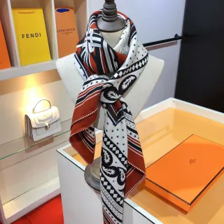 Hermès नारंगी काला ज्यामितीय बॉर्डर पत्तेदार मोटिफ रेशम स्कार्फ