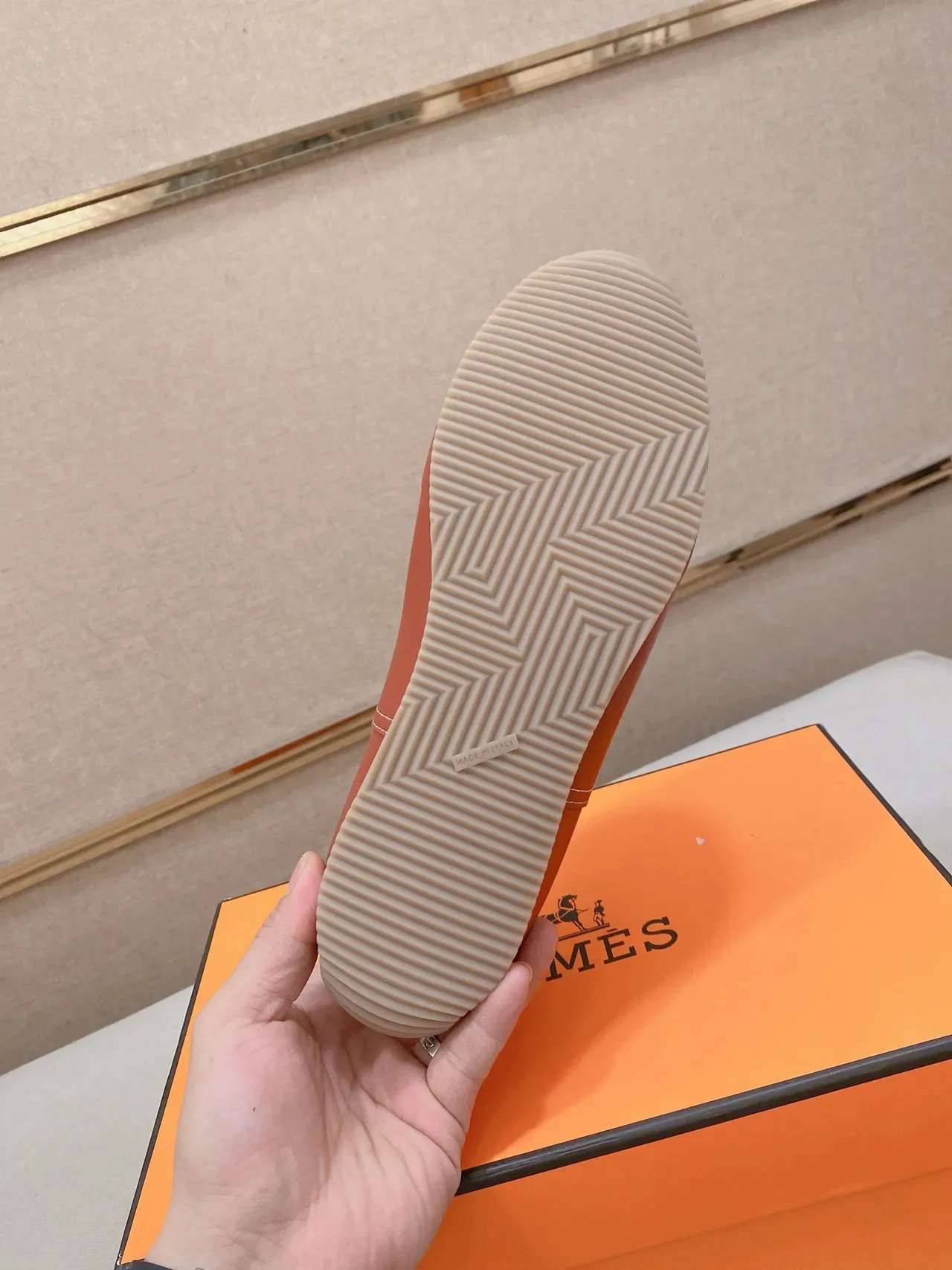 Hermès Orange et Blanc Cuir Lisse Empeigne Logo H Cousu Sneakers Lifestyle 2