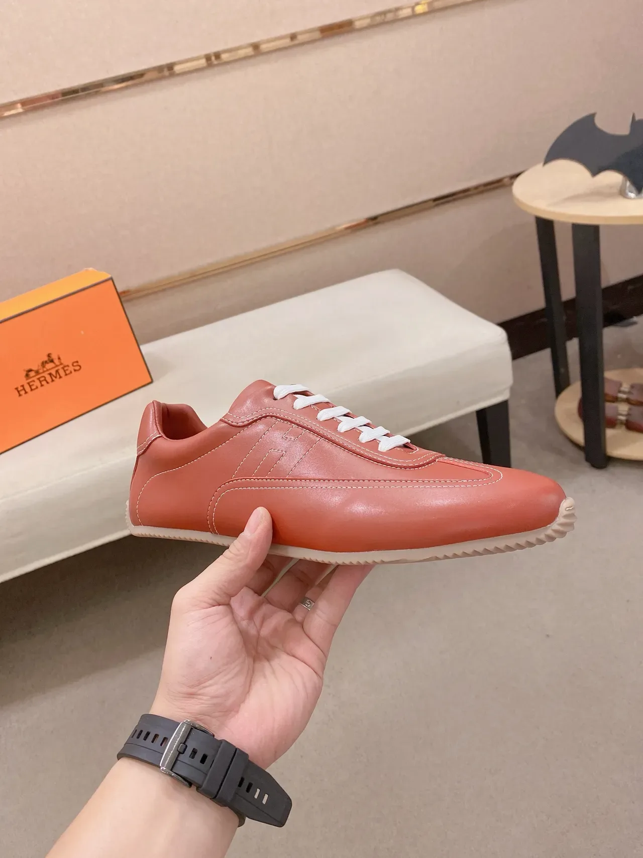 Hermès Orange et Blanc Cuir Lisse Empeigne Logo H Cousu Sneakers Lifestyle 4