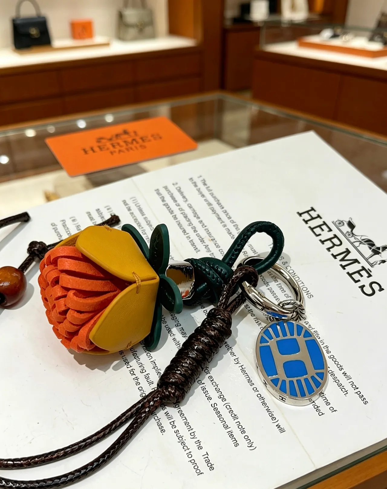 Hermès Rodeo Charm Naranja Negro Cuero Trenzado Flor Bolso Abierto Superior 2