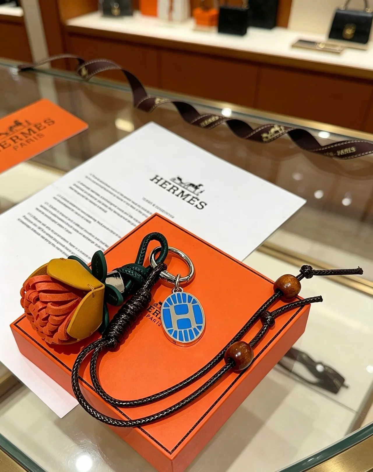 Hermès Rodeo Charm Naranja Negro Cuero Trenzado Flor Bolso Abierto Superior 3