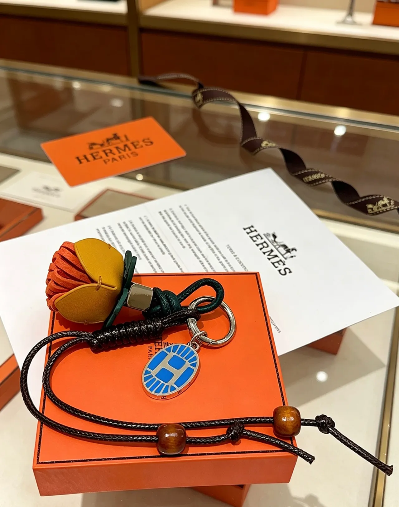 Hermès Rodeo Charm Naranja Negro Cuero Trenzado Flor Bolso Abierto Superior 4