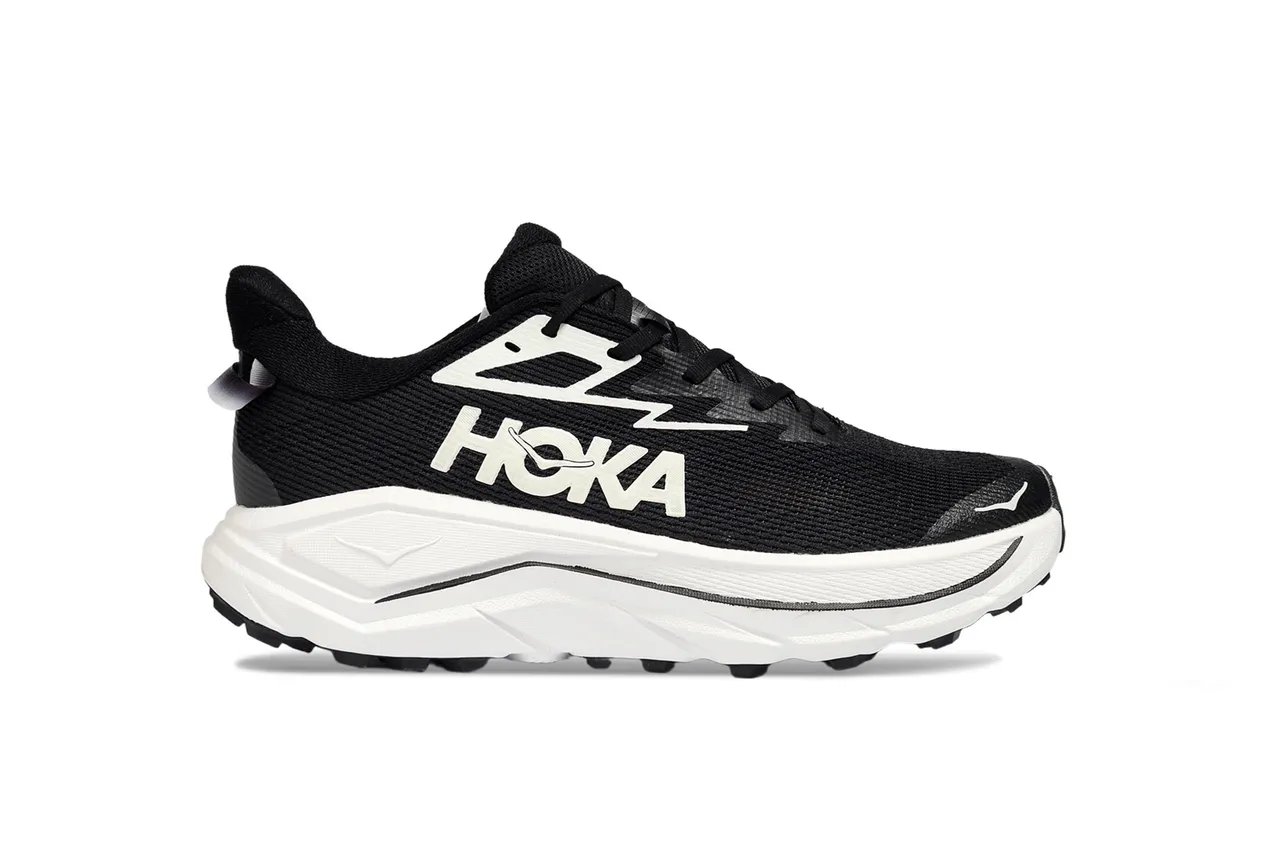 Hoka Preto Branco Parte superior de malha engenheirada Espessa Esculpida Sola média Tênis de corrida 2